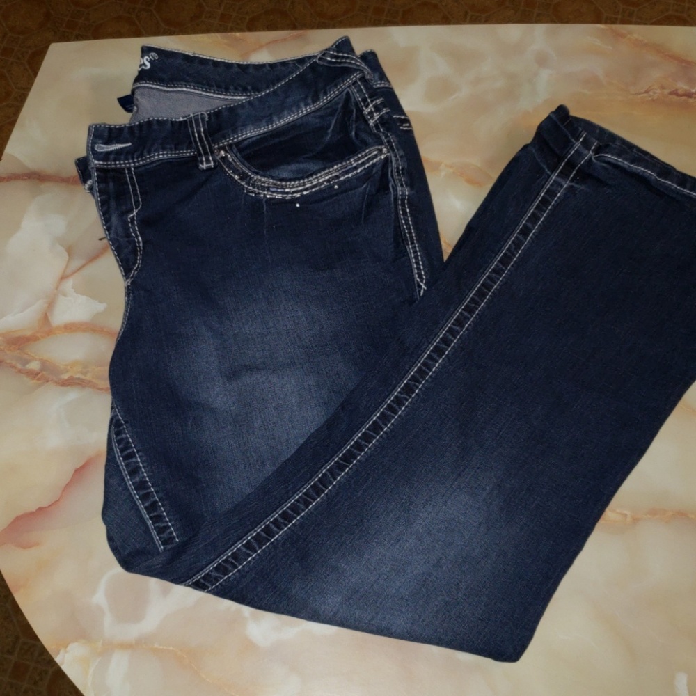 Wide legged jeans